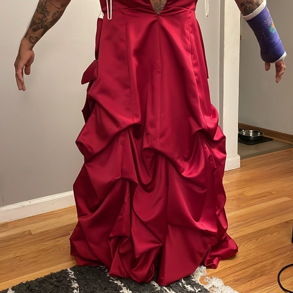 David’s Bridal red bridesmaid dress strapless size 18 - Picture 2 of 7